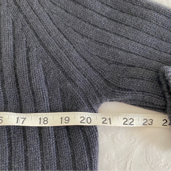 Scottish turtleneck cashmere sweater - Picture 6 of 11